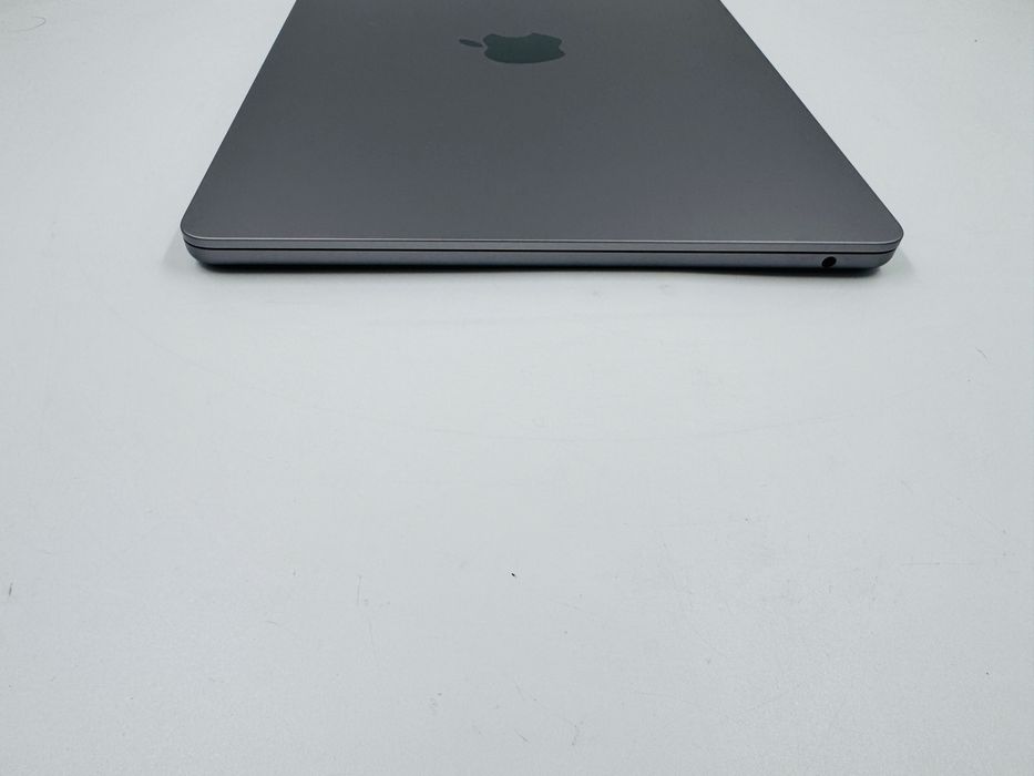 Ідеал Apple MacBook Air 13.6 M2 2022 8GB RAM 256GB SSD Space Gray IL7349