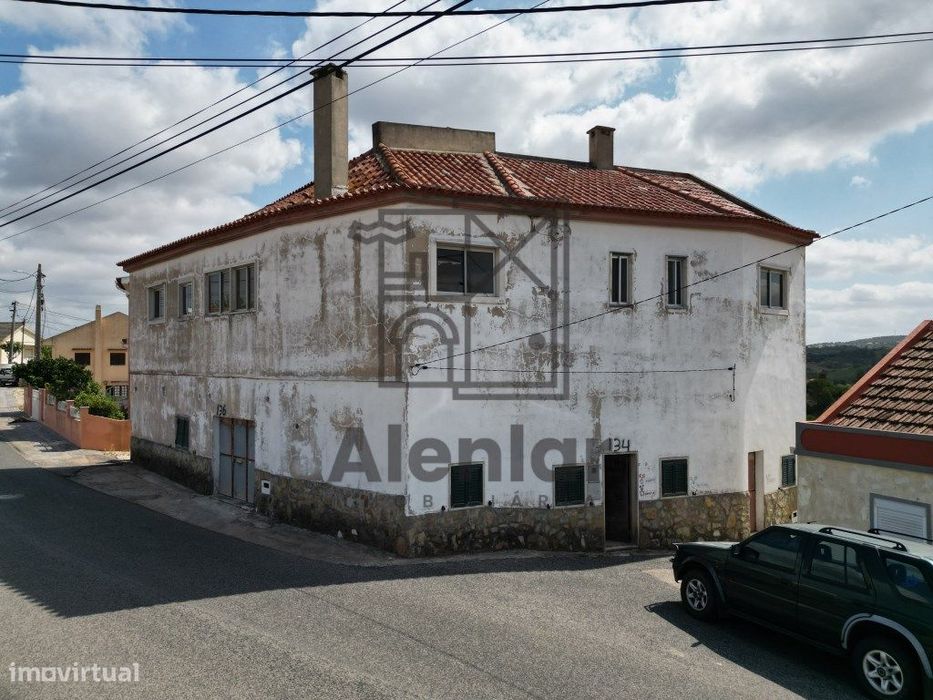 Moradia T5 para reconstrução | 268 m² | Olhalvo, Alenquer