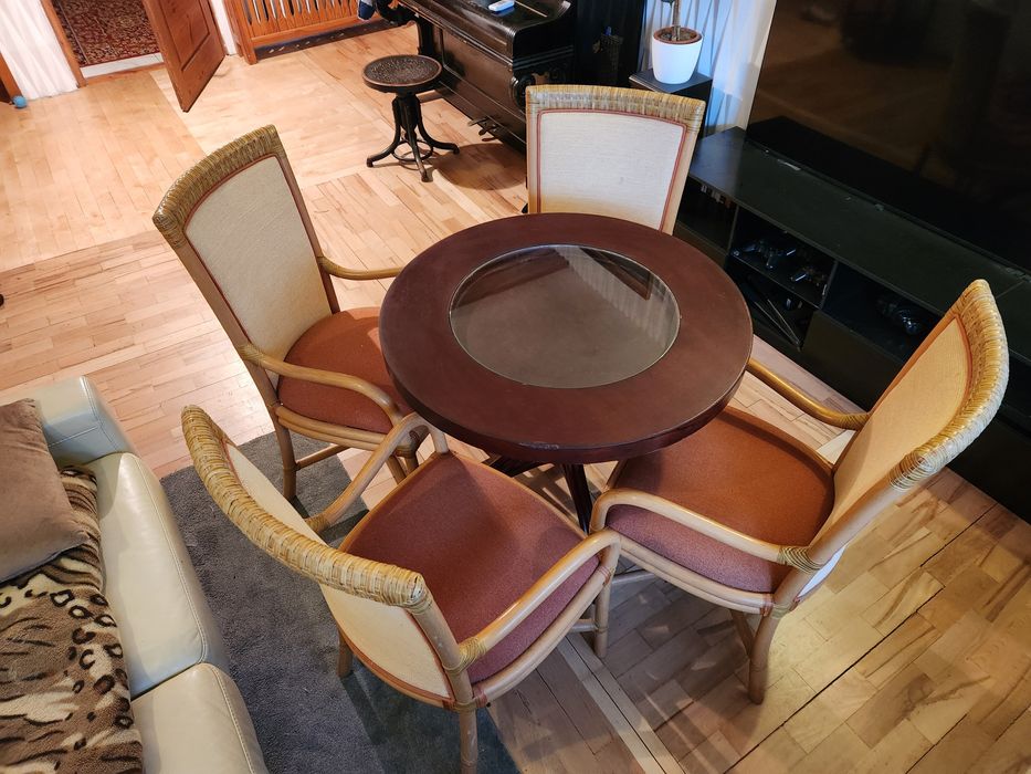 Sprzedam 4 krzesła oraz stół
