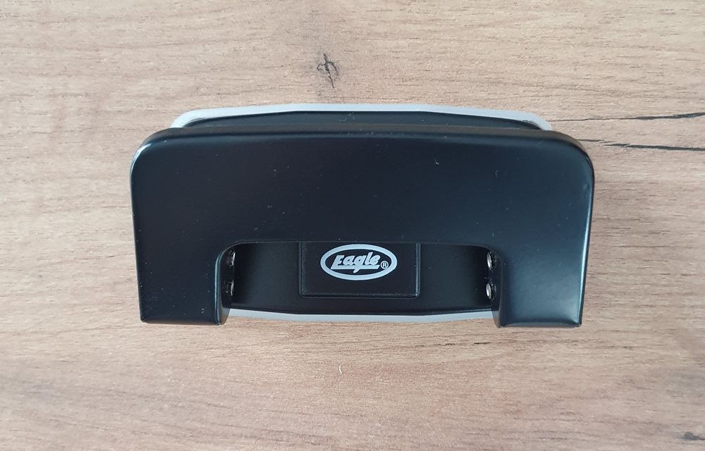 Dziurkacz biurkowy Eagle czarny