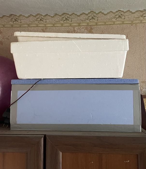 Продам інкубатор на 50 яєць