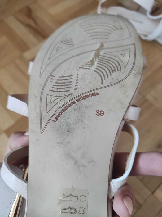 Białe sandały solo femme