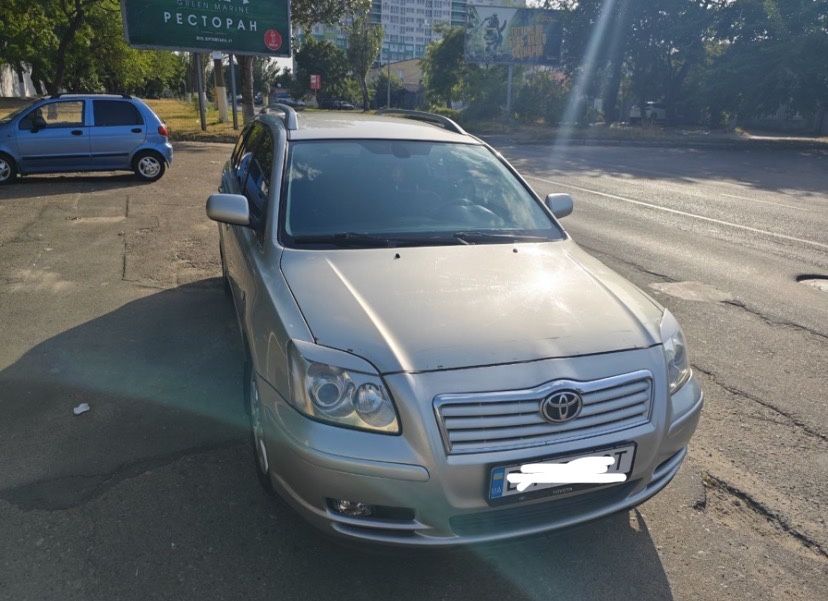 Toyota Avensis 2005 2л