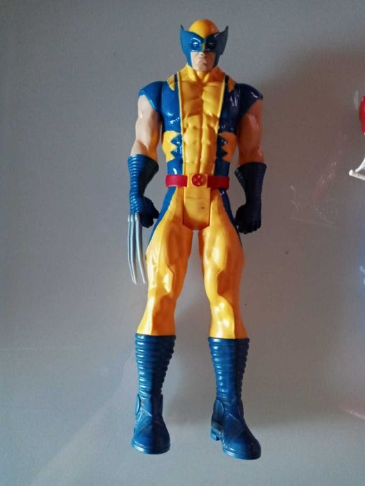 1 Wolverine e 1 homem aranha com 30cm