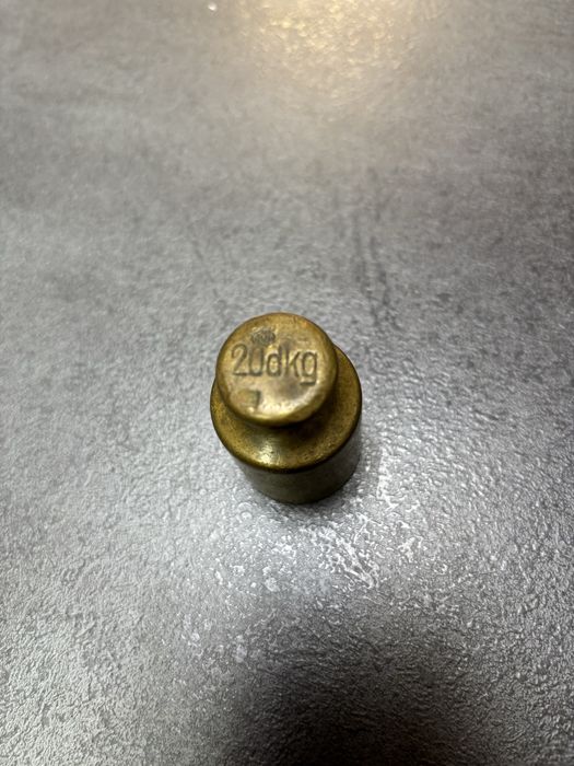 Stary mosiężny ciężarek do wagi PRL
