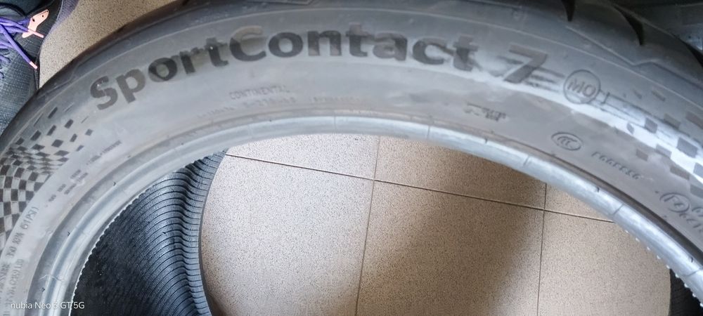 Pneus 295/35/21 semi novos