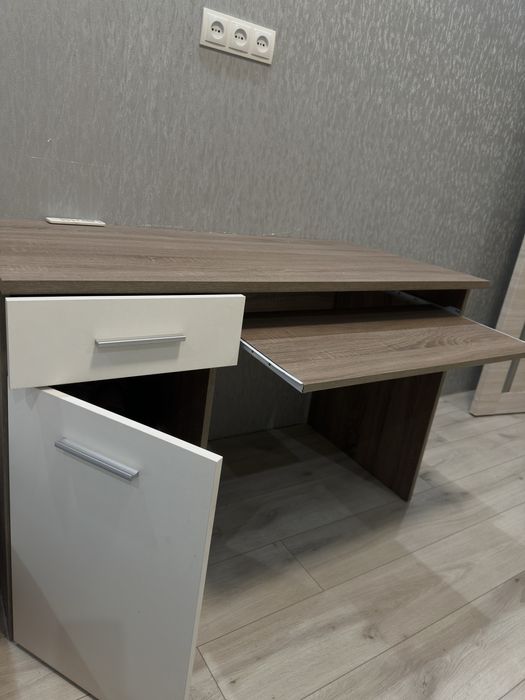 Продаж письмового столу, новий стан користувались місяць