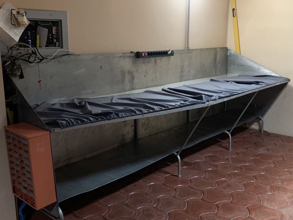 Продам стіл залізний у майстерню.