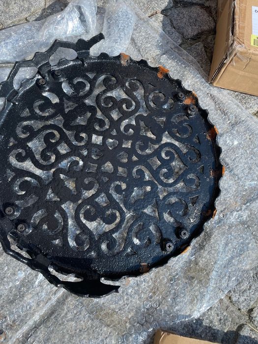 Relaxdays stojak kwietnik 51 x 40 x 40cm, żeliwny kwietnik ogrodowy