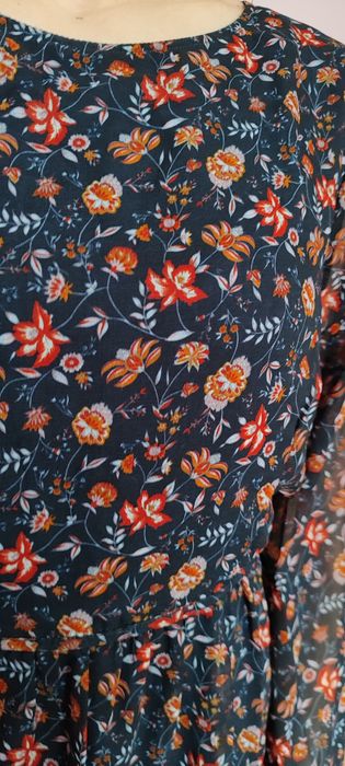 Szyfonowa sukienka w drobne kwiatki