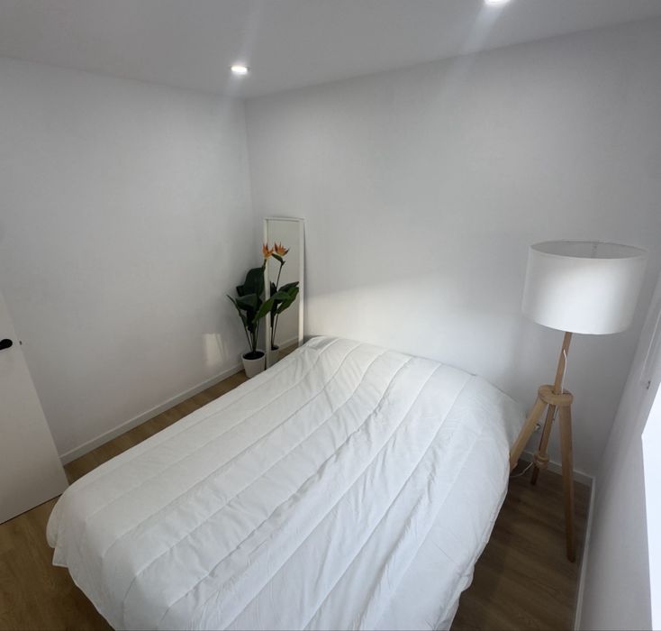 Cama com estratos ikea com colchão de molas 1.60 por 2.00