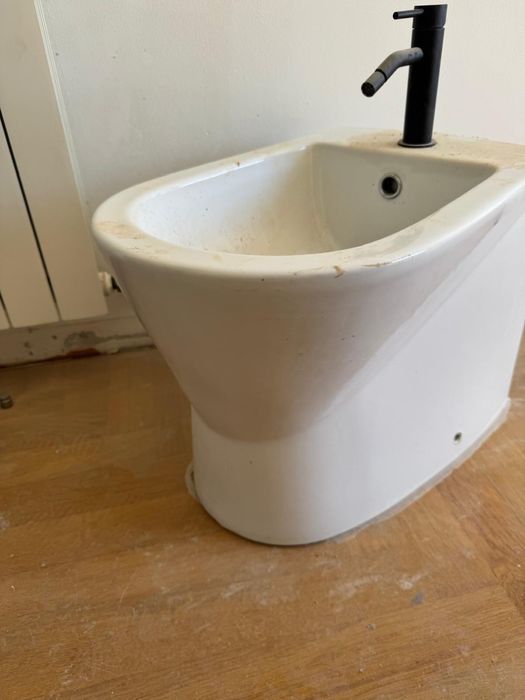 Vendo lavatorio maos e bidé. Razão: redecoração de casa