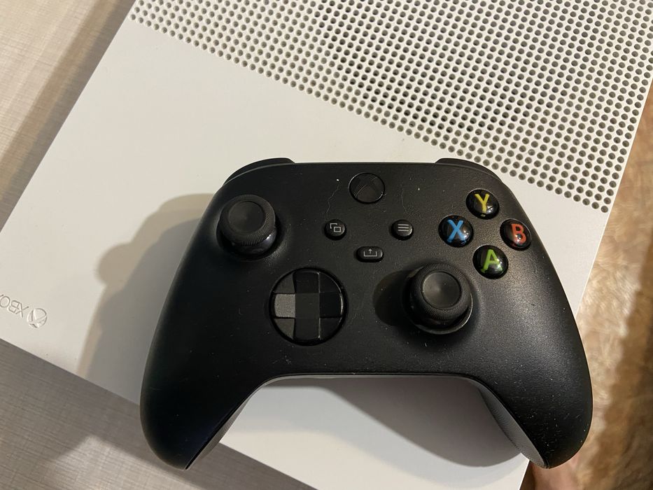 Продам Xbox one s 1tb