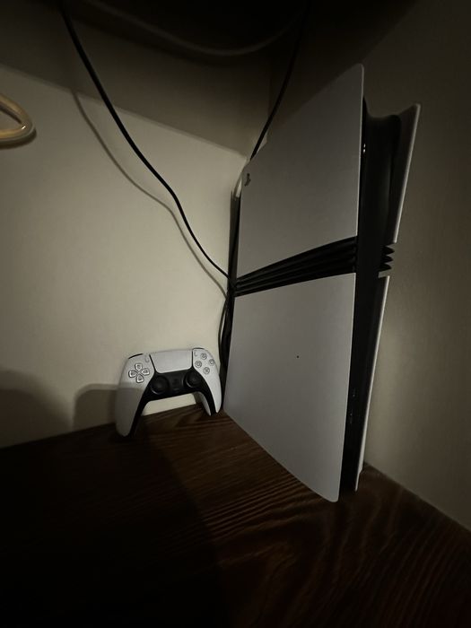 Konsola Ps5 pro z napędem