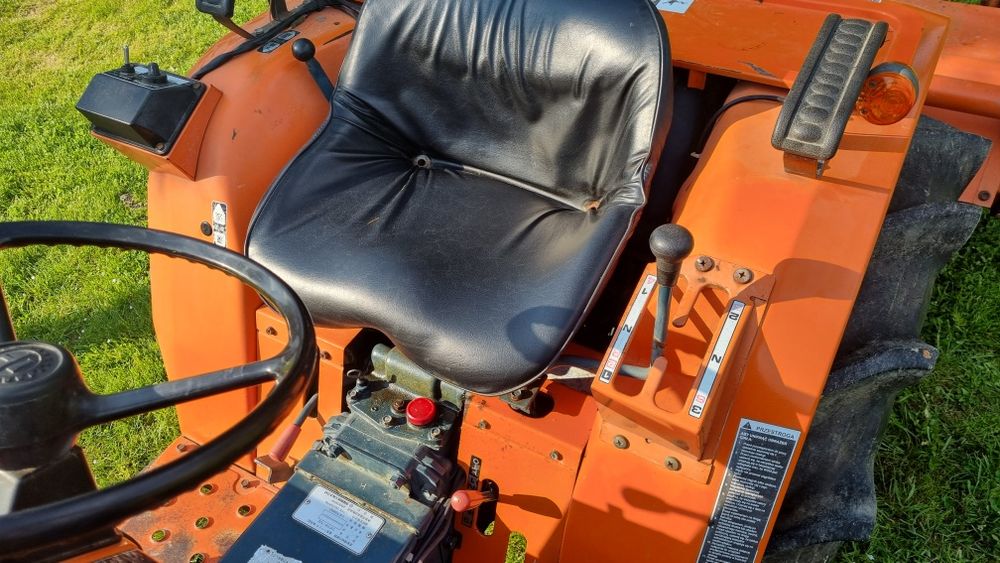 Ciągnik Kubota B1702-M z glebogryzarką