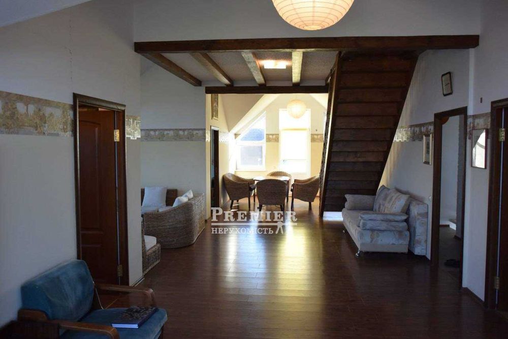 Продам двоповерховий будинок в Фонтанцs