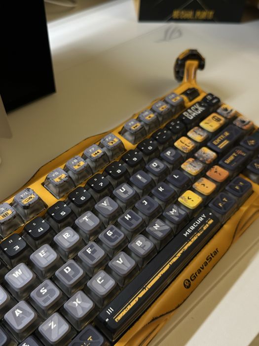 GravaStar Mercury K1 Pro Kailh Speedy Mint Battle-Worn Yellow