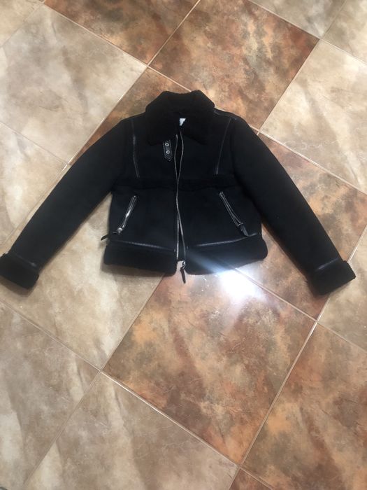 Черная женская дубленка-авиатор