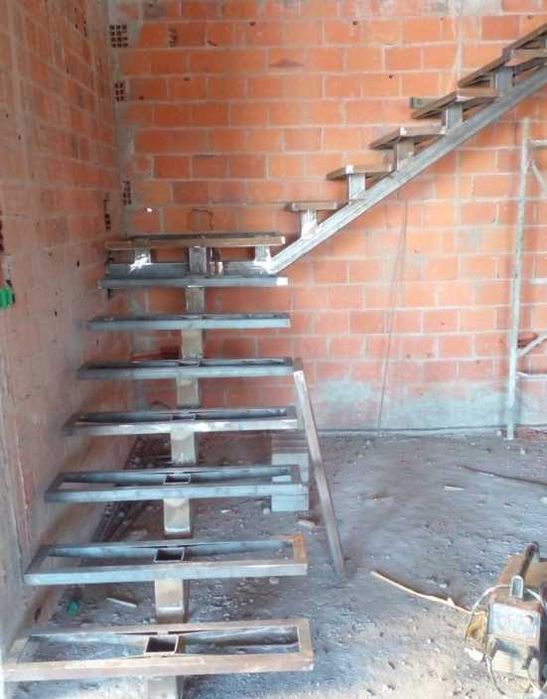 Schody stalowe, antresole, balustrady, podesty, kładki.