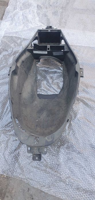 Kufer siedzenie piaggio mp3 schowek wypełnienie pod