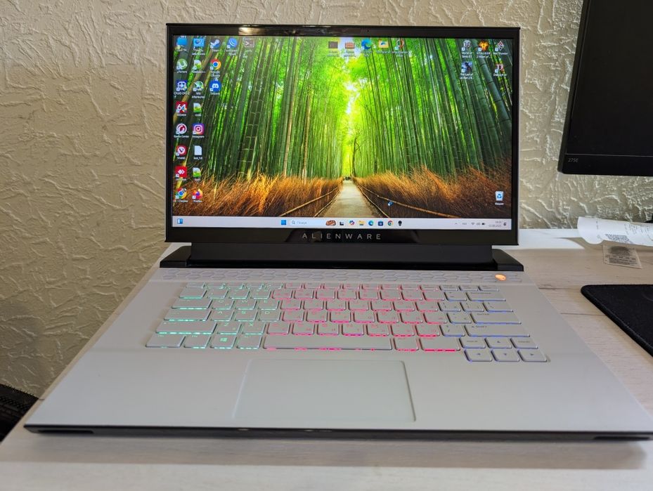 Dell Alienware m15 r3 i7 10875h 32gb ozu, ssd 512 Nvidia 2080 super