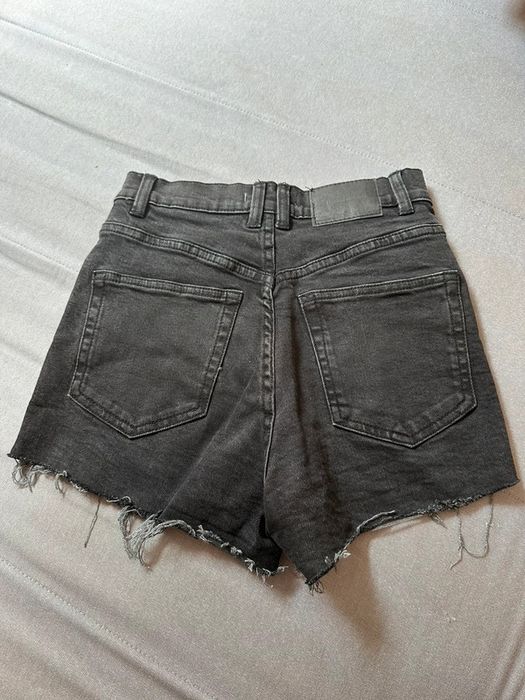 Szorty jeansowe postrzępione XS