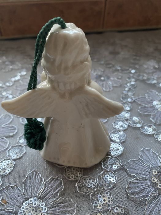 Belleek Ibelano aniołek dzwoneczek
