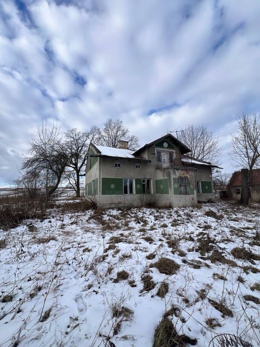 Будинок з ділянкою 15 соток біля Львова