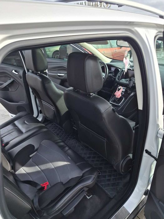 Продам Ford Escape 2013 року в максимальній комплектації Titanium.