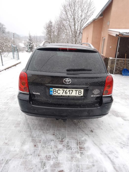 Тойота авенсіс 2005