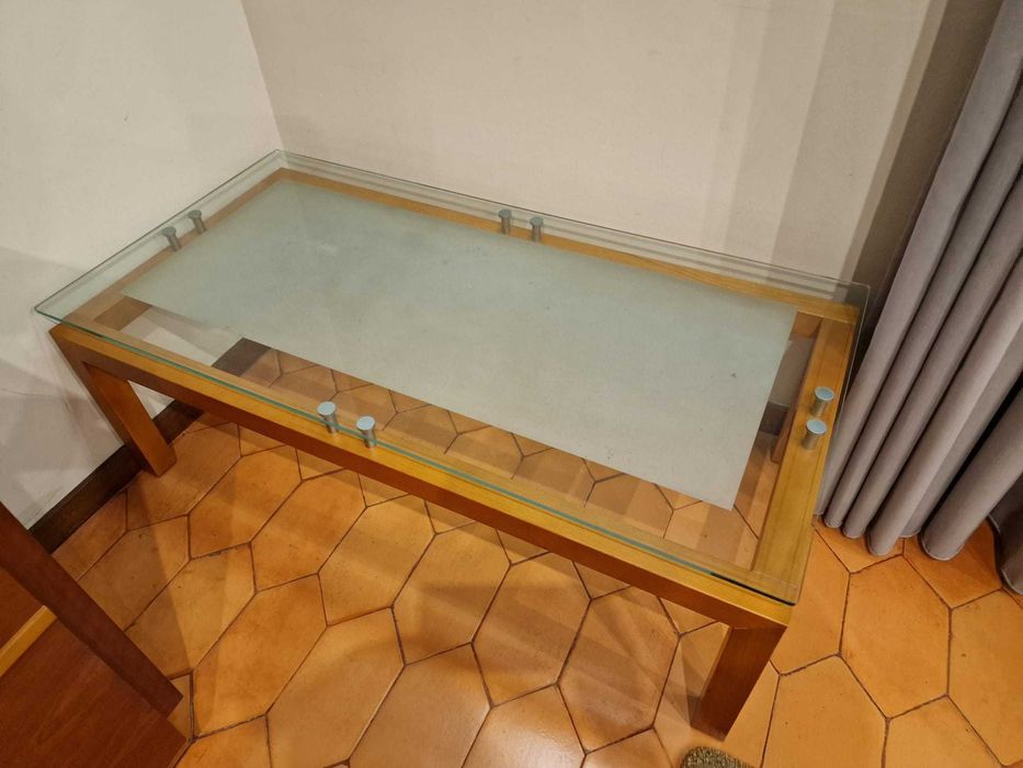 Sala de jantar em castanho