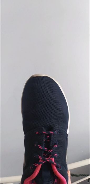 Granatowe z różowymi elementami nike roshe run, wysoka podeszwa