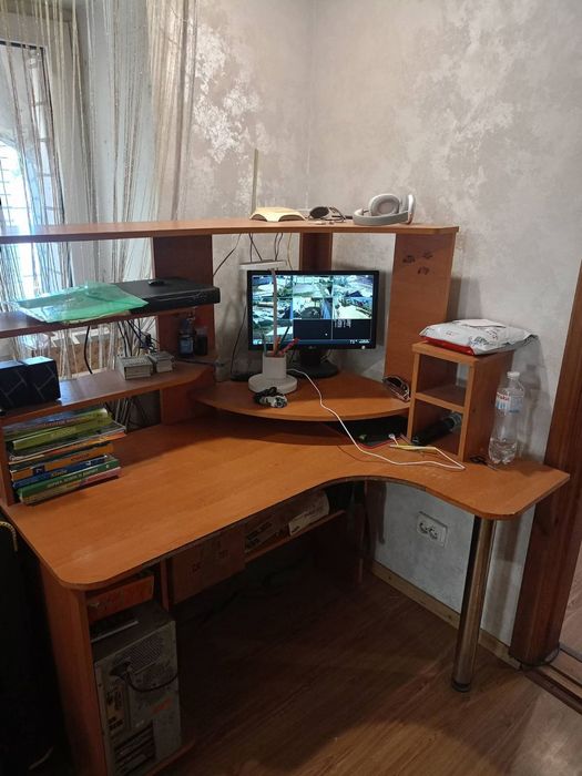 стіл комп'ютерний