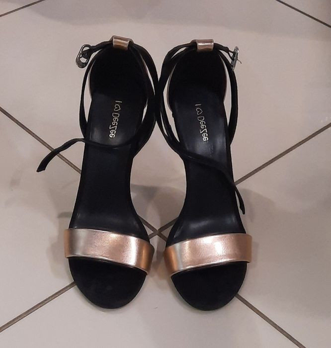 Sandałki , szpilki DeeZee - śliczne