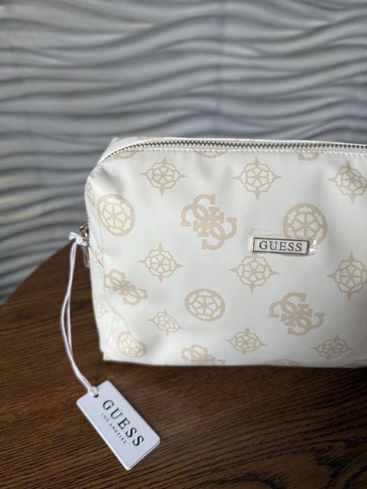 Жіноча косметичка Guess