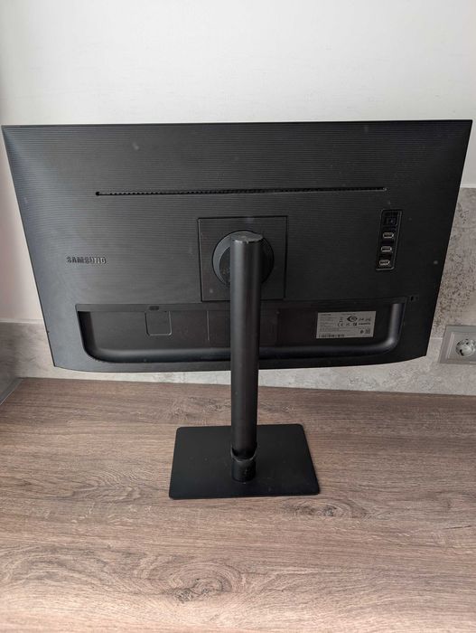 Монітор 27' Samsung S27A600 на запчастини (розбита матриця)