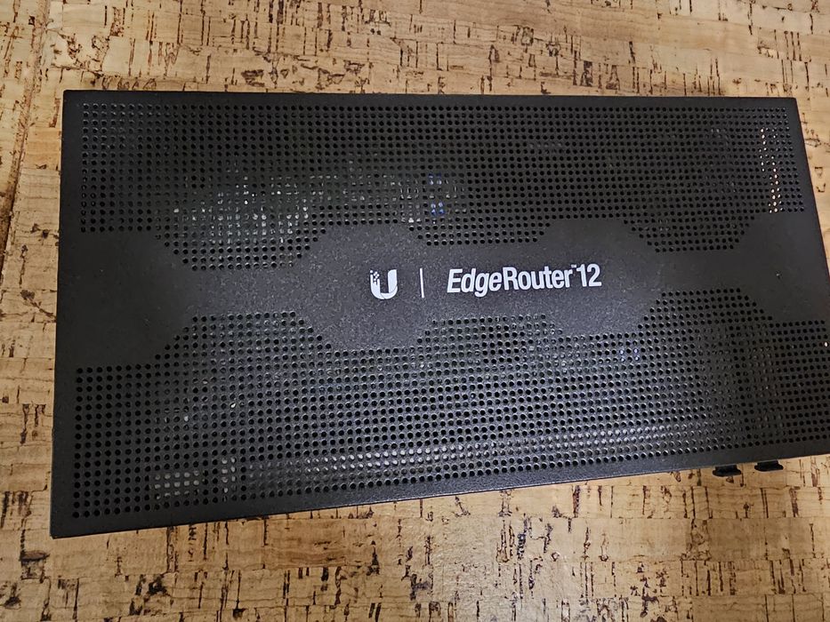 Router profissional ubiquiti edgerouter 12 (estado novo)