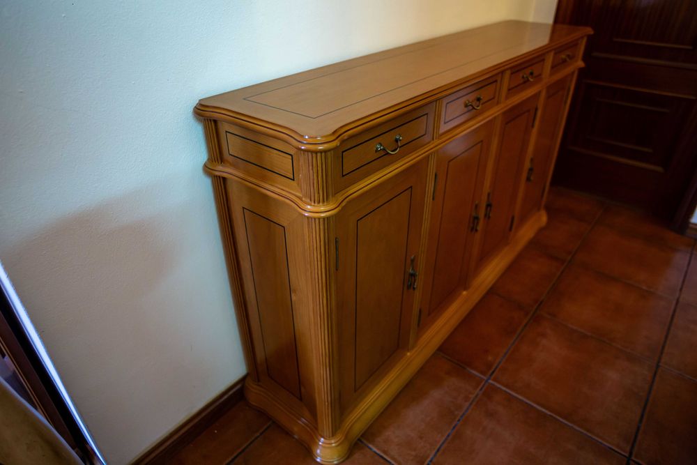 Vende-se sapateiras para corredor em madeira de cerejeira.