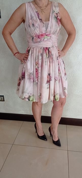 Sukienka w kwiaty