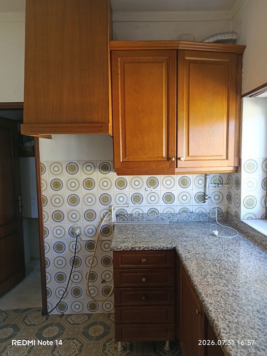 Mobília de Cozinha em Madeira + Bancada em Granito