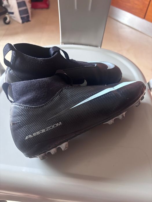 Chuteiras de criança tamanho 34 Nike