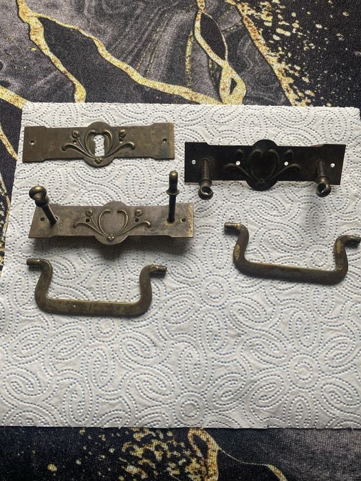 Stare zamki i mosiezne ozdoby do mebli