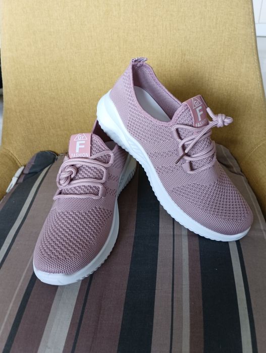 Buty sportowe damskie