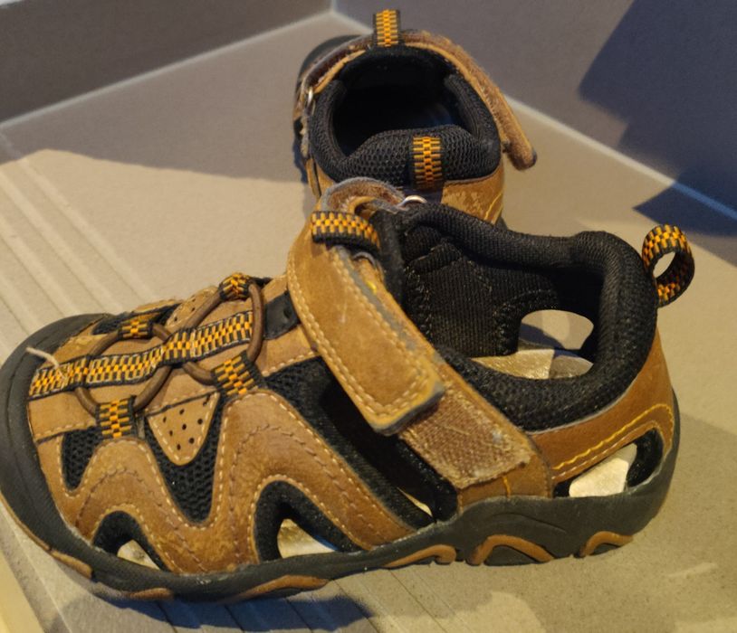 Sandałki chłopięce rozmiar 28