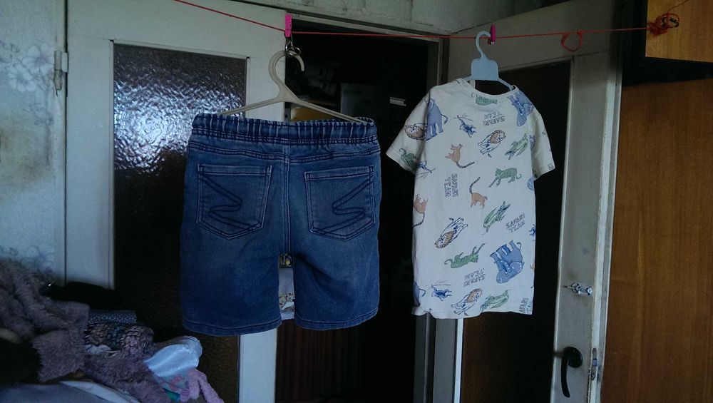 Джинсовые шорты Little Kids + футболка Little Kids 128 cm на мальчика