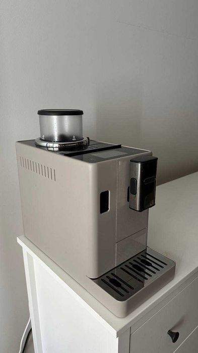 Máquina de café De'Longhi Rivelia EXAM440.55.BG