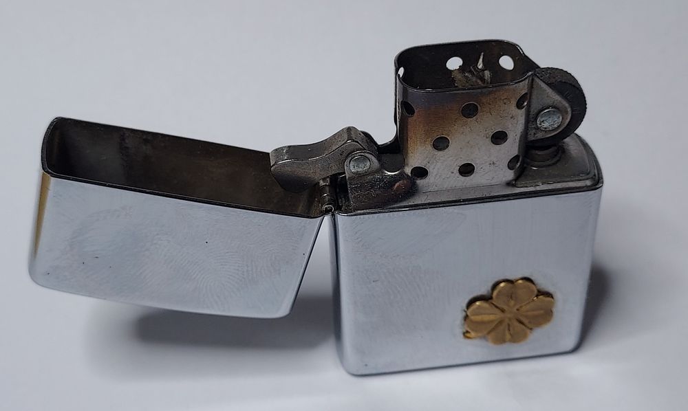 Isqueiro Zippo A  XVI