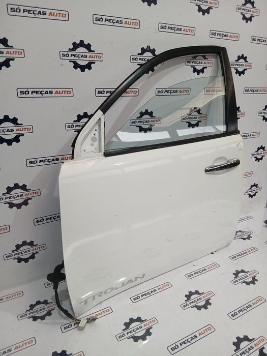 PORTA FRENTE ESQUERDA BRANCA MITSUBISHI L200 TROJAN 2.5DID ANO: 2013