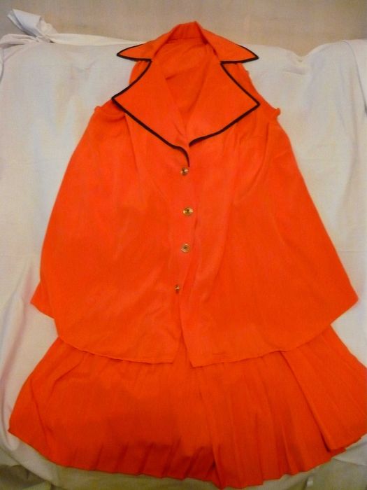 Fato em excelente seda tom laranja... veste nº 36/38