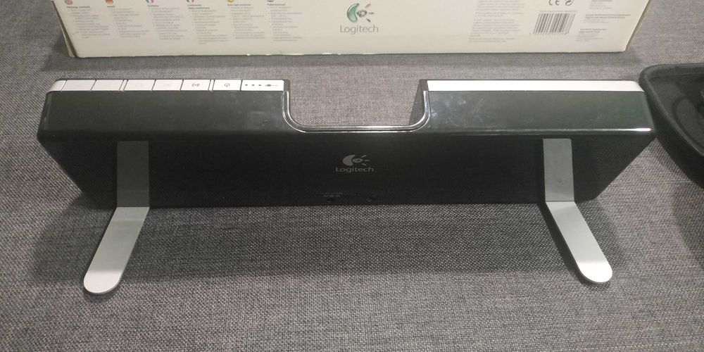 Портативная колонка Logitech Pure-Fi Anywhere